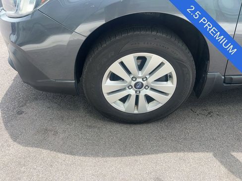 Used 2018 Subaru Outback 2.5i Premium AWD/4WD image 3