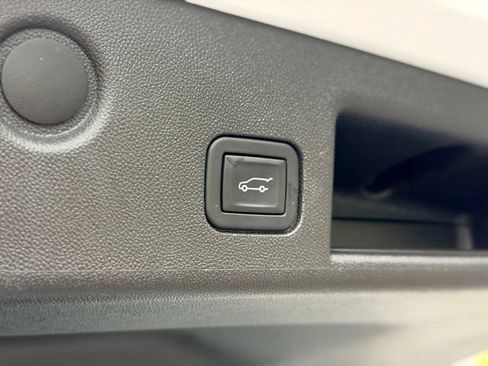 Used 2023 Chevrolet Equinox RS w/ LPO, Floor Liner Package FWD image 27