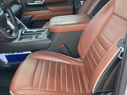 Used 2024 GMC Sierra 2500 Denali Ultimate image 4