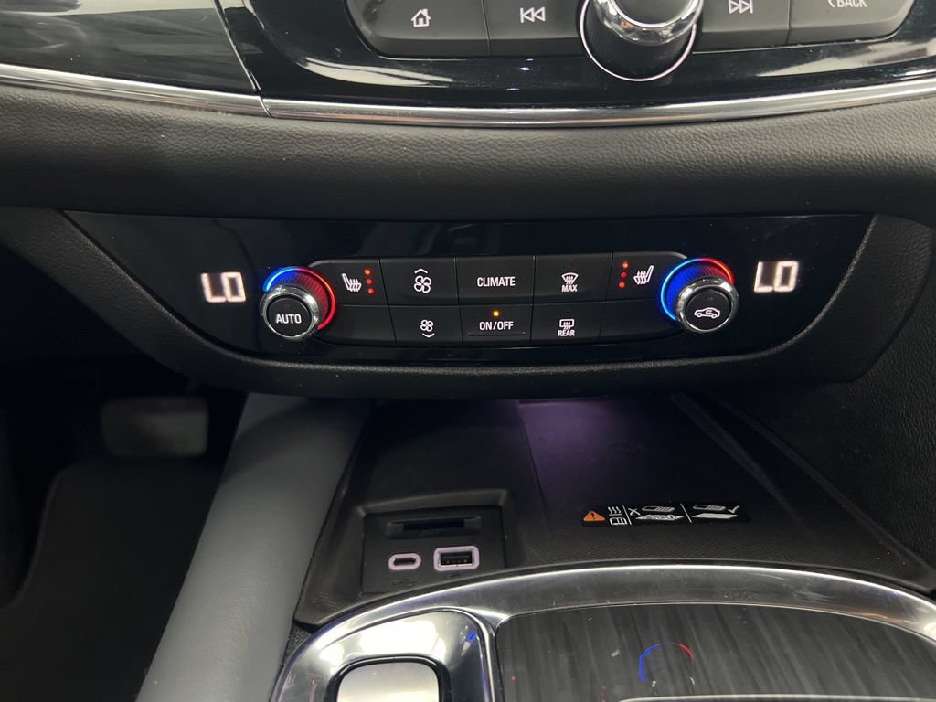 Used 2024 Buick Enclave Essence w/ Technology Package FWD image 17