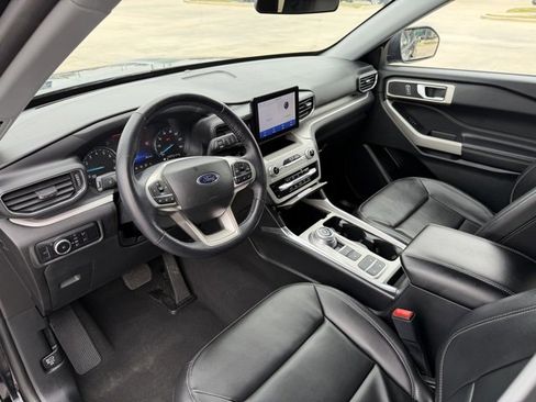 Used 2023 Ford Explorer XLT w/ Equipment Group 202A image 12