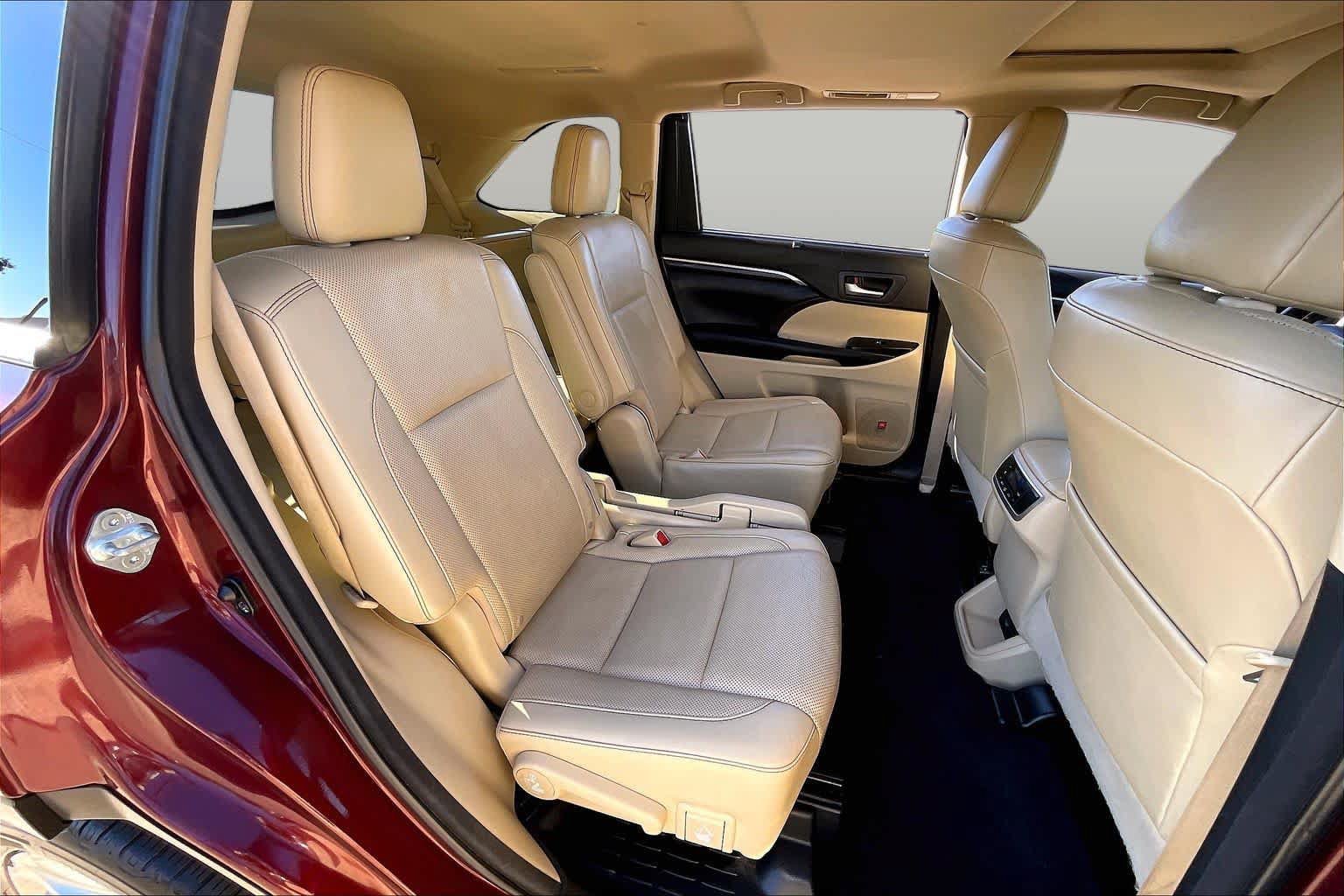 Used 2016 Toyota Highlander Limited FWD image 16
