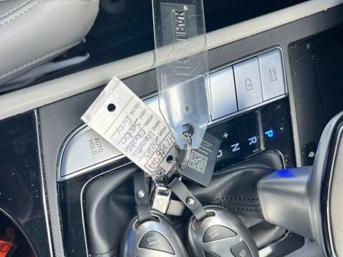Used 2025 Hyundai Elantra Limited FWD image 16