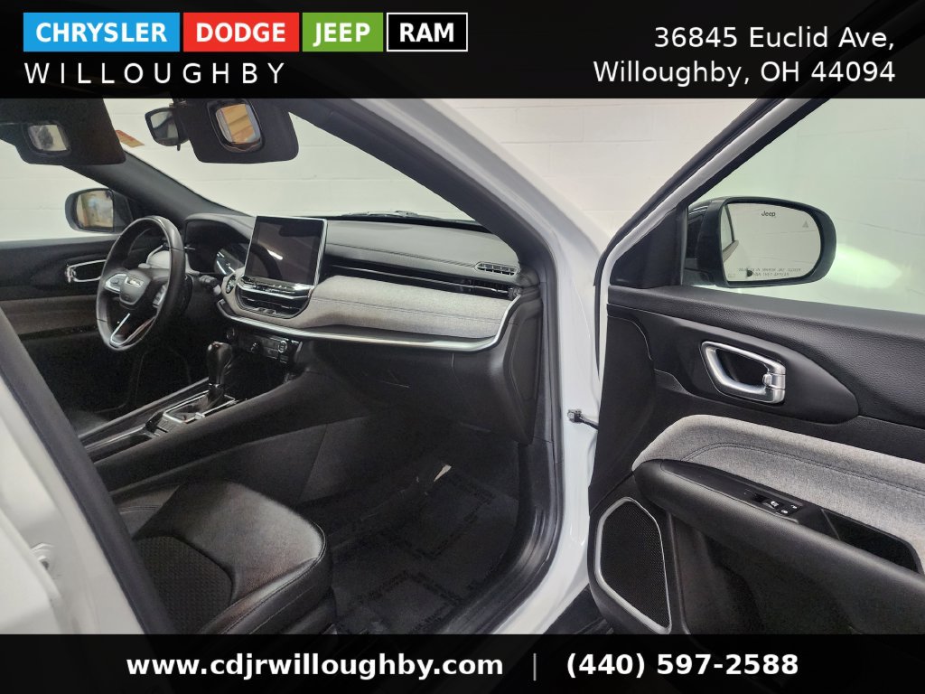 Used 2024 Jeep Compass Latitude AWD/4WD image 33