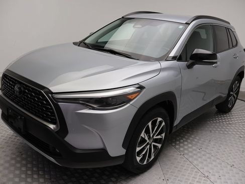 Certified 2025 Toyota Corolla Cross XLE FWD image 2