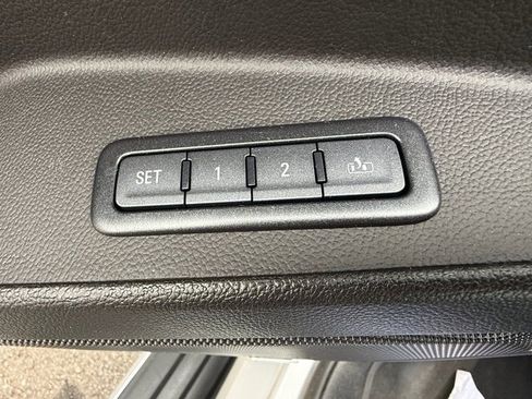 Used 2017 GMC Yukon SLT image 13