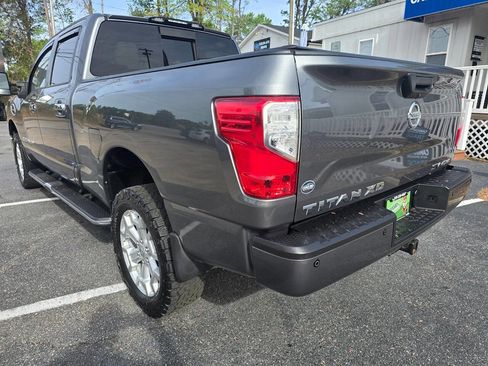 Used 2016 Nissan Titan SV image 4