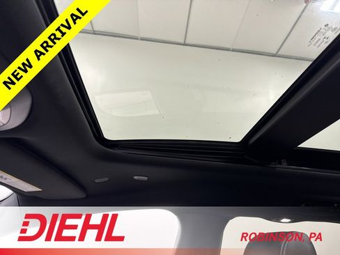 Used 2023 Chrysler Pacifica Limited w/ S Appearance Package image 39