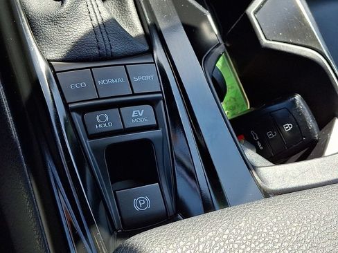 Used 2025 Toyota Camry SE FWD image 23
