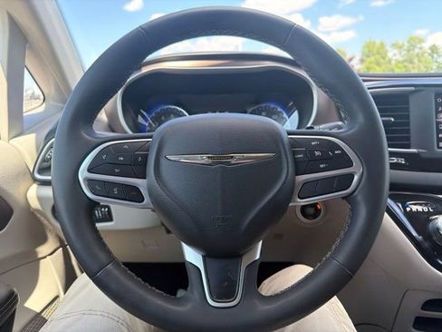 Used 2022 Chrysler Voyager LX FWD image 44