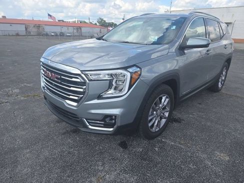 Used 2024 GMC Terrain SLT w/ Tech Package FWD image 4