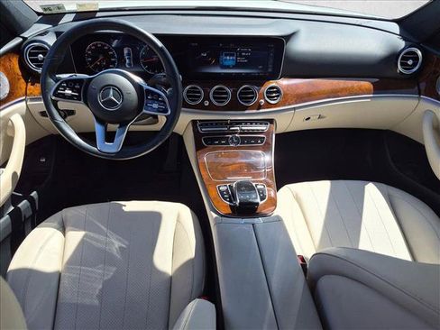 Used 2019 Mercedes-Benz E 300 4MATIC image 17