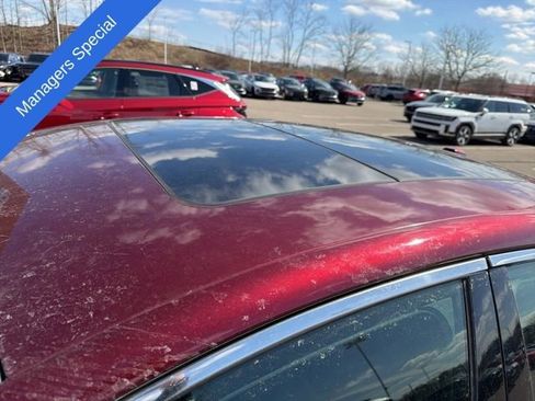 Used 2015 Chrysler 200 C image 2