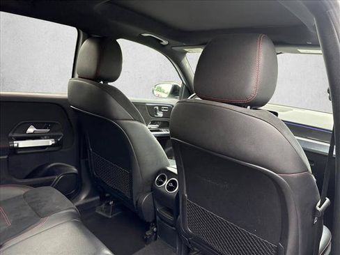 Used 2021 Mercedes-Benz GLB 250 4MATIC image 26