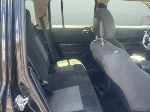 Used 2017 Jeep Patriot Latitude AWD/4WD image 18