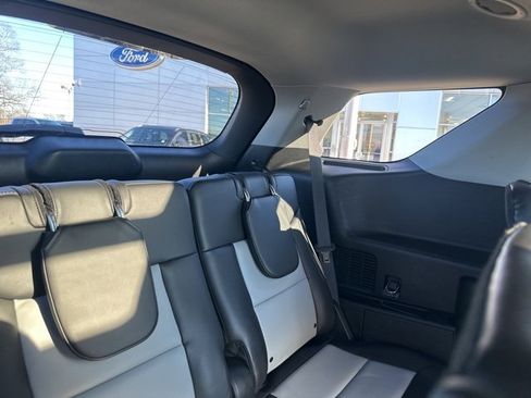 Used 2022 Ford Explorer XLT w/ Equipment Group 202A image 14