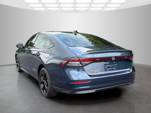 Used 2025 Honda Accord SE image 4