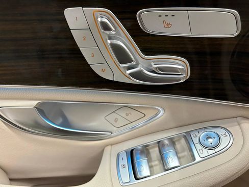 Used 2017 Mercedes-Benz GLC 300 4MATIC image 30