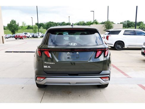 Used 2025 Hyundai Tucson SE FWD image 8