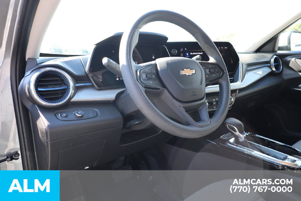 Used 2025 Chevrolet Trax LT FWD image 26