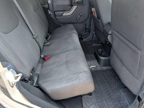 Used 2018 Jeep Wrangler Unlimited Sport w/ Connectivity Group AWD/4WD image 24
