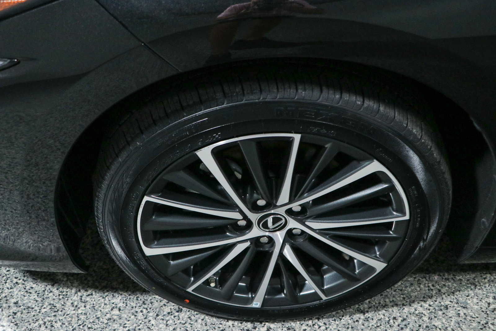 Used 2024 Lexus ES 350 w/ Premium Package FWD image 11