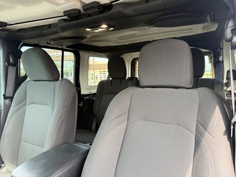Used 2023 Jeep Wrangler Unlimited AWD/4WD image 21