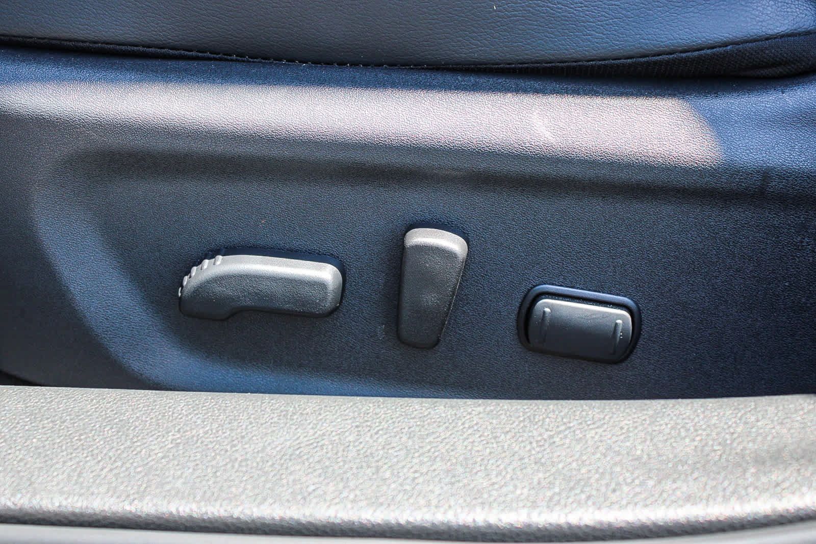 Used 2025 Nissan Sentra SR w/ SR Premium Package FWD image 16
