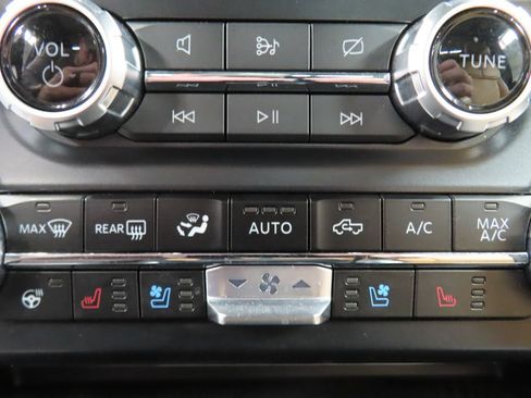 Used 2023 Ford F250 Platinum w/ FX4 Off-Road Package AWD/4WD image 74