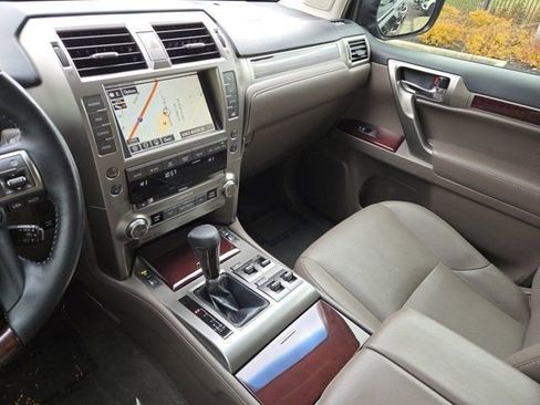 Used 2019 Lexus GX 460 Luxury image 34