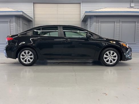 Used 2022 Toyota Corolla LE image 8