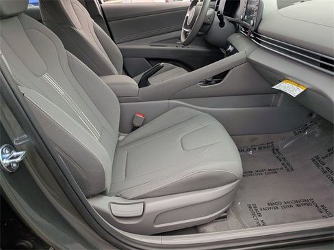 Used 2025 Hyundai Elantra Sport image 32