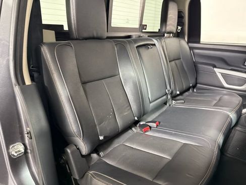 Used 2018 Nissan Titan SL AWD/4WD image 15
