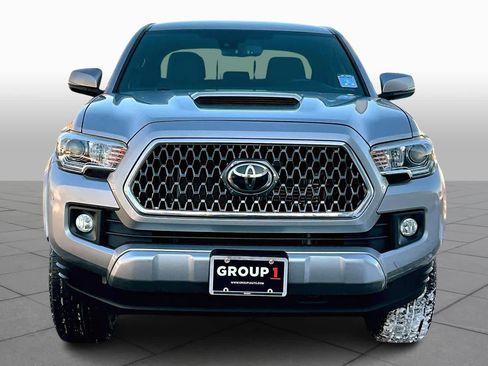 Used 2019 Toyota Tacoma TRD Sport image 3