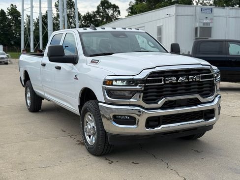 Used 2026 RAM 2500 Tradesman w/ Chrome Appearance Group AWD/4WD image 4
