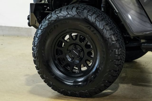 Used 2025 Jeep Gladiator Sport AWD/4WD image 11