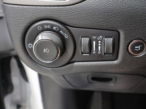 Used 2021 Jeep Cherokee Limited AWD/4WD image 34