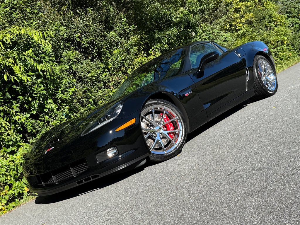 Used 2010 Chevrolet Corvette Z06 w/ Preferred Equipment Group RWD image 3
