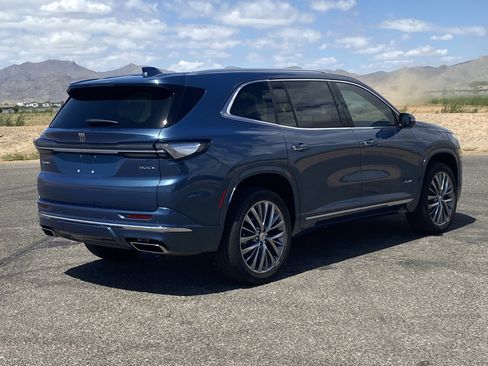 Used 2025 Buick Enclave Avenir FWD image 3