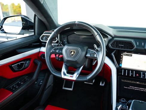 Used 2021 Lamborghini Urus AWD/4WD image 36