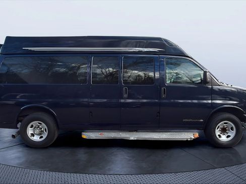 Used 2010 Chevrolet Express 3500 LT w/ LT Preferred Equipment Group image 6