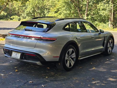 Used 2023 Porsche Taycan 4 Cross Turismo w/ Premium Package image 7