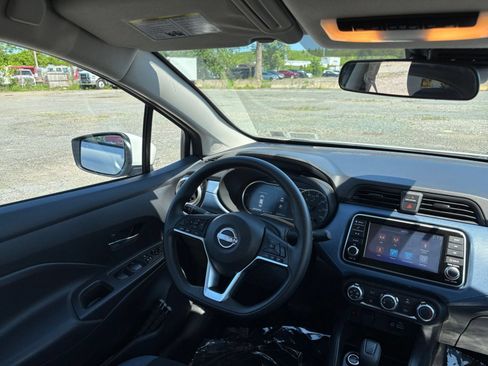 Used 2025 Nissan Versa SV FWD image 29