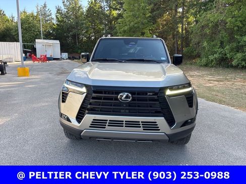 Used 2024 Lexus GX 550 image 2