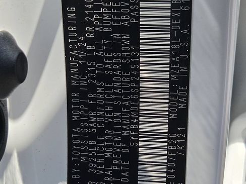 Used 2025 Toyota Corolla LE FWD image 30