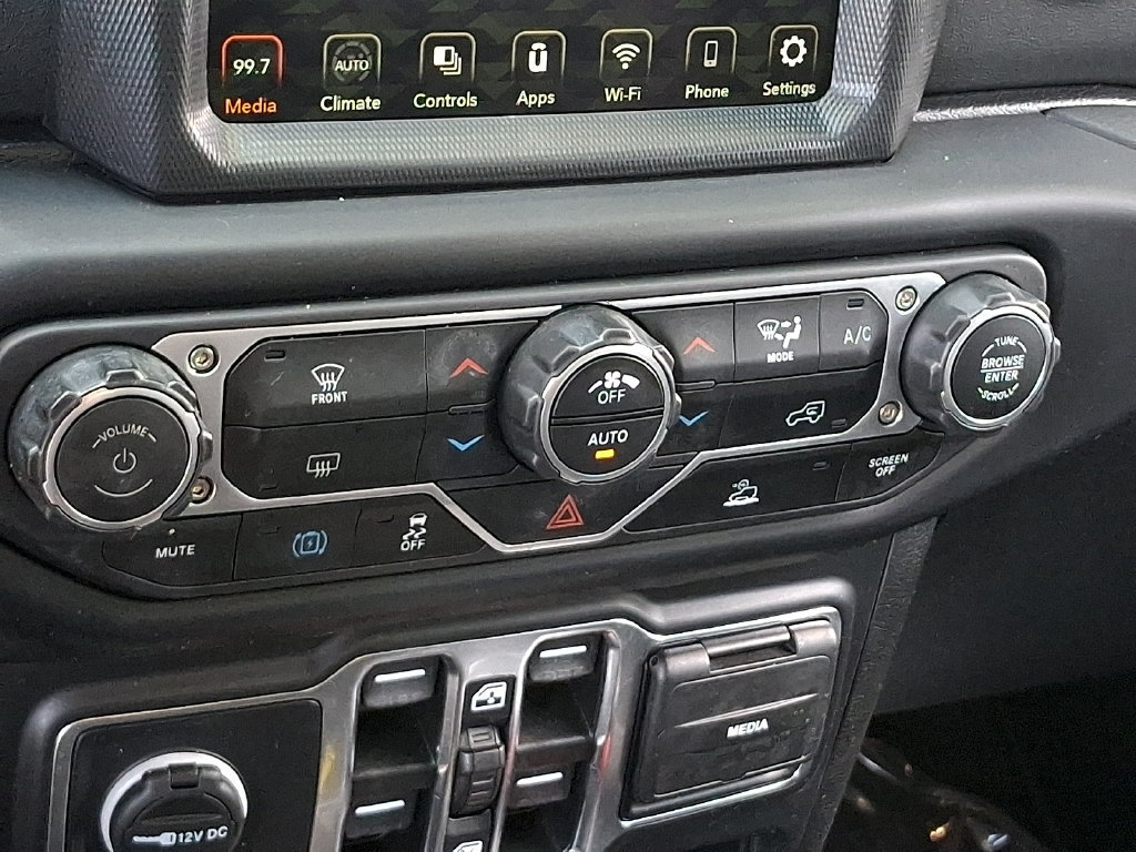 Used 2023 Jeep Wrangler Unlimited Sahara AWD/4WD image 15