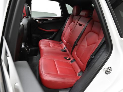 Used 2023 Porsche Macan image 27