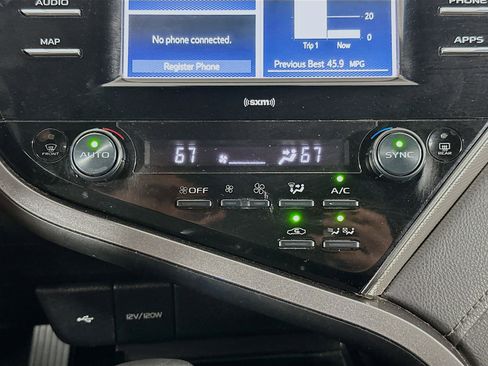 Used 2020 Toyota Camry SE FWD image 22