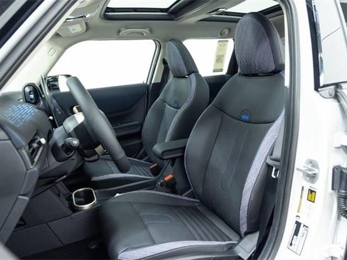 Certified 2025 MINI Cooper S image 22