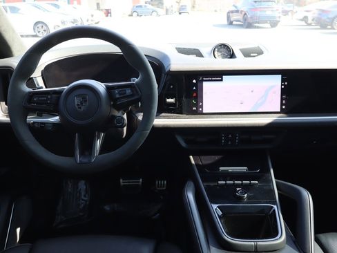 Used 2025 Porsche Cayenne Turbo image 13